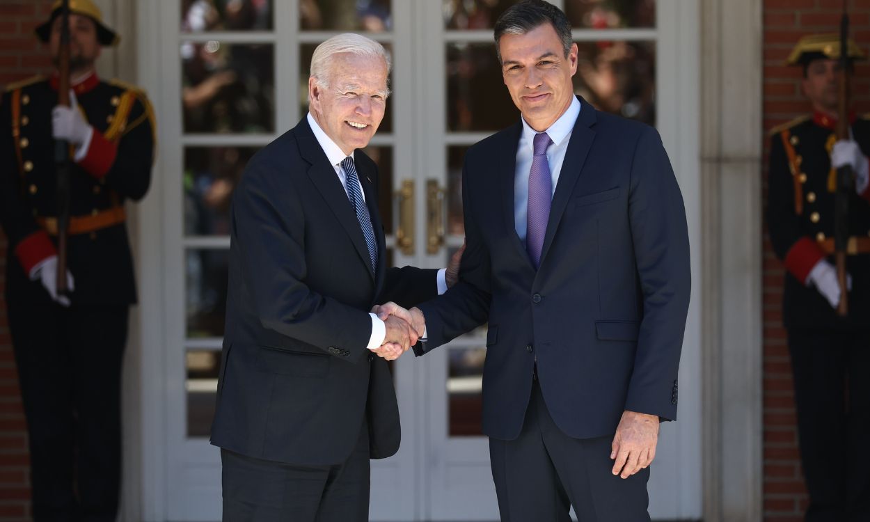 Joe Biden y Pedro Sánchez a las puertas del Palacio de la Moncloa. EP.