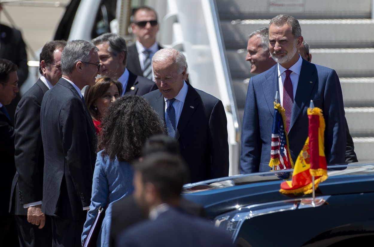 Felipe VI recibe a Biden en el Palacio Real. EP