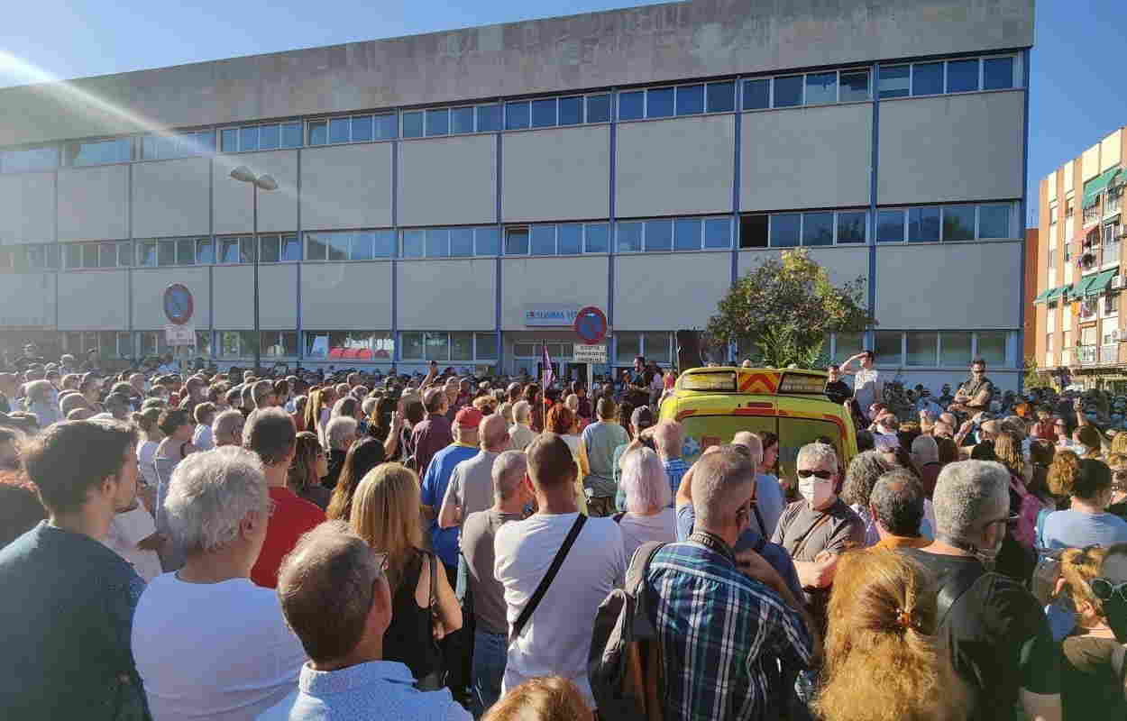 5.000 personas se concentran en Getafe contra el cierre de los Servicios de Urgencia. EP