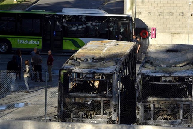 Los proetarras queman ocho autobuses para reclamar la libertad de un terrorista enfermo