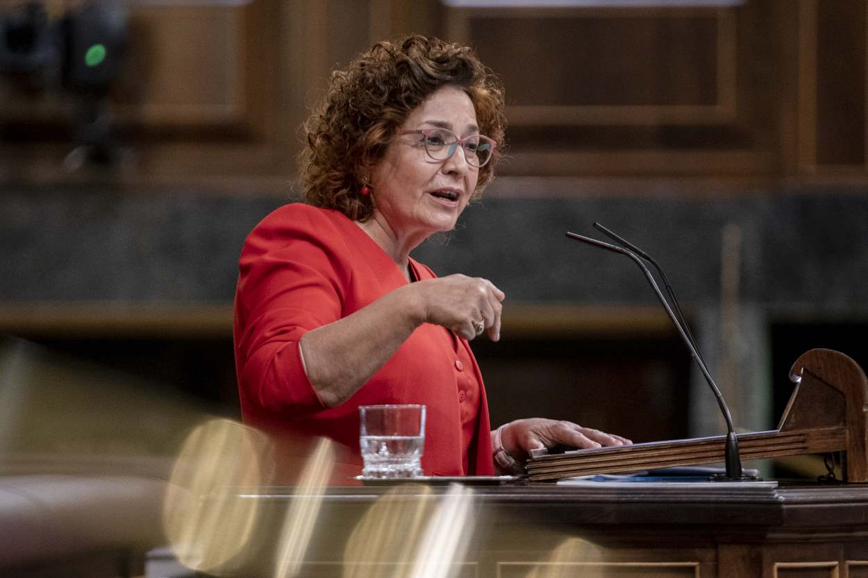 La diputada del PP Carmen Riolobos interviene en una sesión plenaria