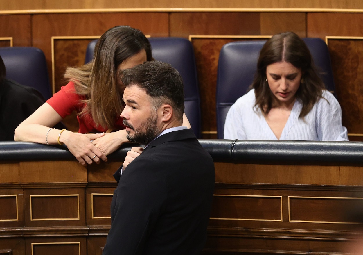 Gabriel Rufián conversando con Irene Montero, en una imagen de archivo. EP.