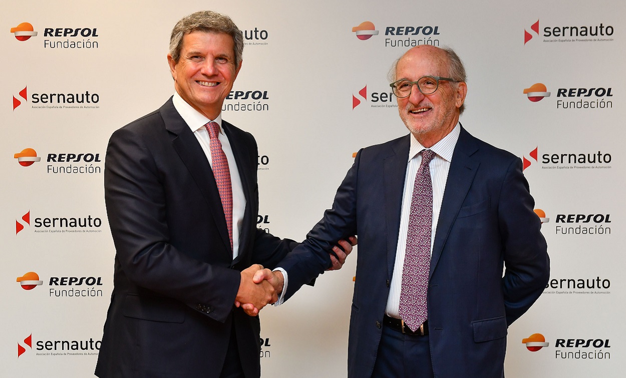 Repsol y Sernauto firman un acuerdo. Repsol