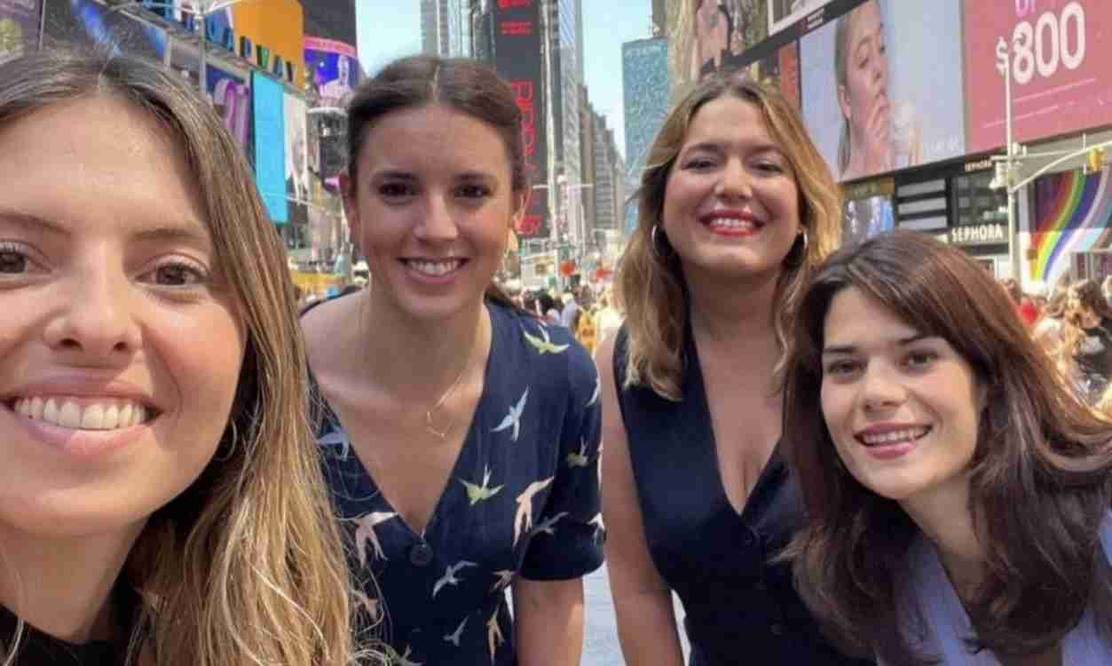 Irene Montero, ministra de Igualdad, junto a su secretaria de Estado, Ángela Rodríguez, e Isa Serra, portavoz de Podemos en Nueva York