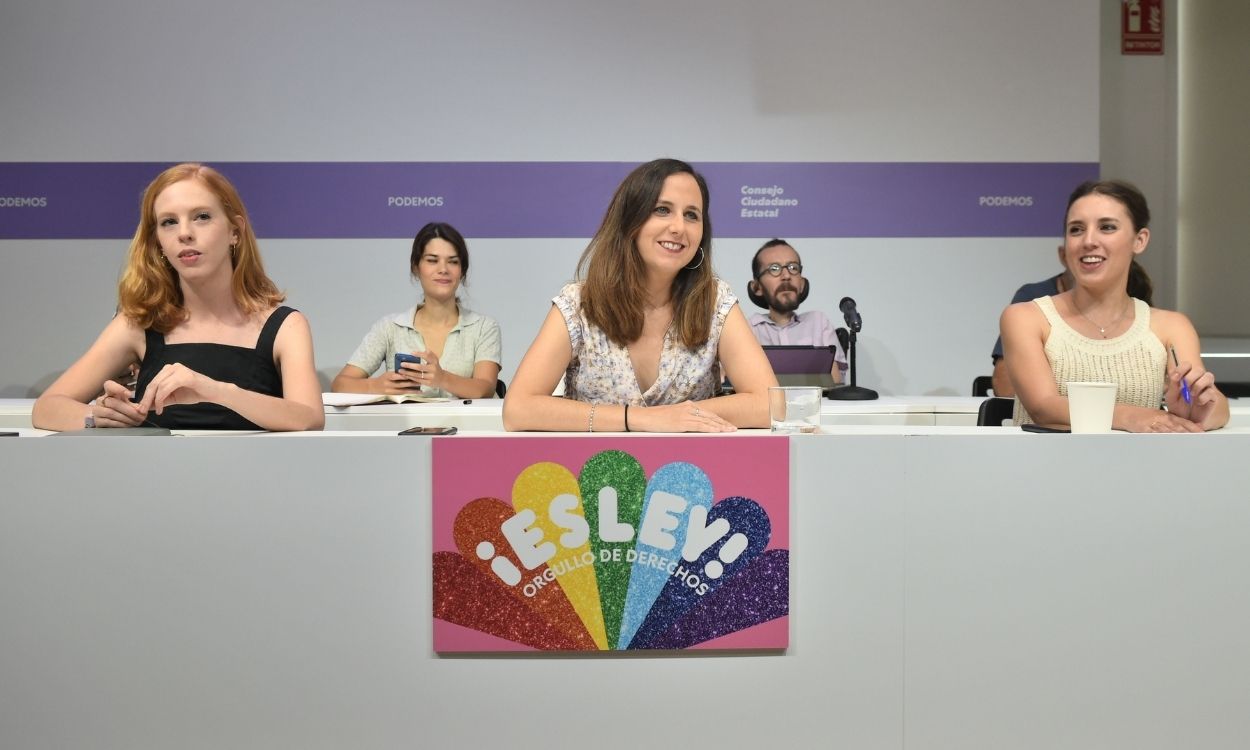 La secretaria de Organización de Podemos, Lilith Verstrynge; la ministra de Derechos Sociales y Agenda 2030, Ione Belarra, y la ministra de Igualdad, Irene Montero