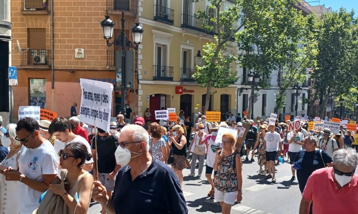 La Marea Blanca sale este domingo a las calles de Madrid en una 94 edición para reclamar la reapertura de los 37 Servicios de Urgencias de Atención Primaria (SUAP) que funcionaban en la región hasta el inicio de la p
