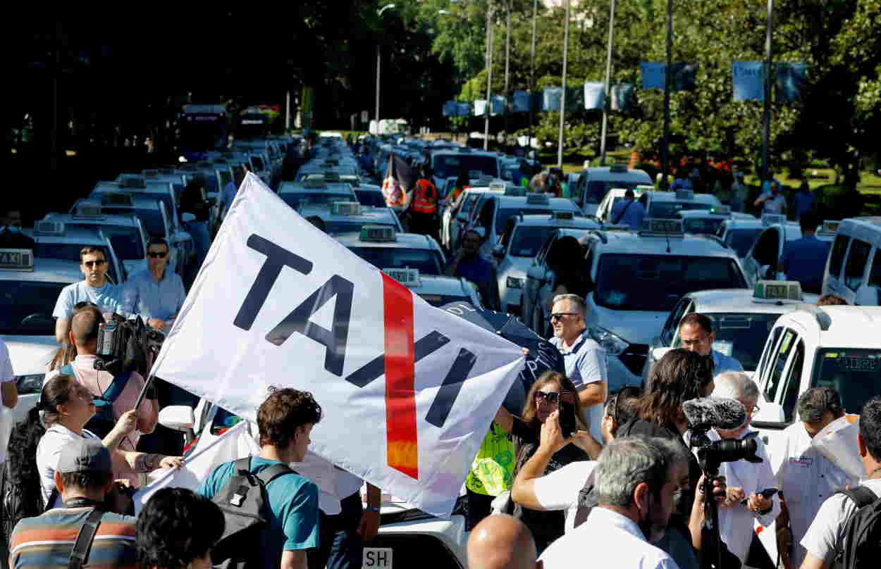 El taxi pide la dimisión de la presidenta de la CNMC