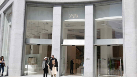 Fachada del centro de Inditex con las tiendas de Zara y Stradivarius, en Madrid. Europa Press