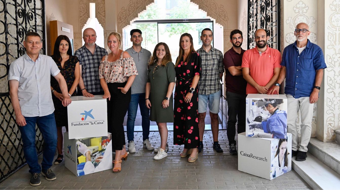 Fotografía de familia de 11 de los project leader de la convocatoria de proyectos biomédicos CaixaResearch Validate 2022