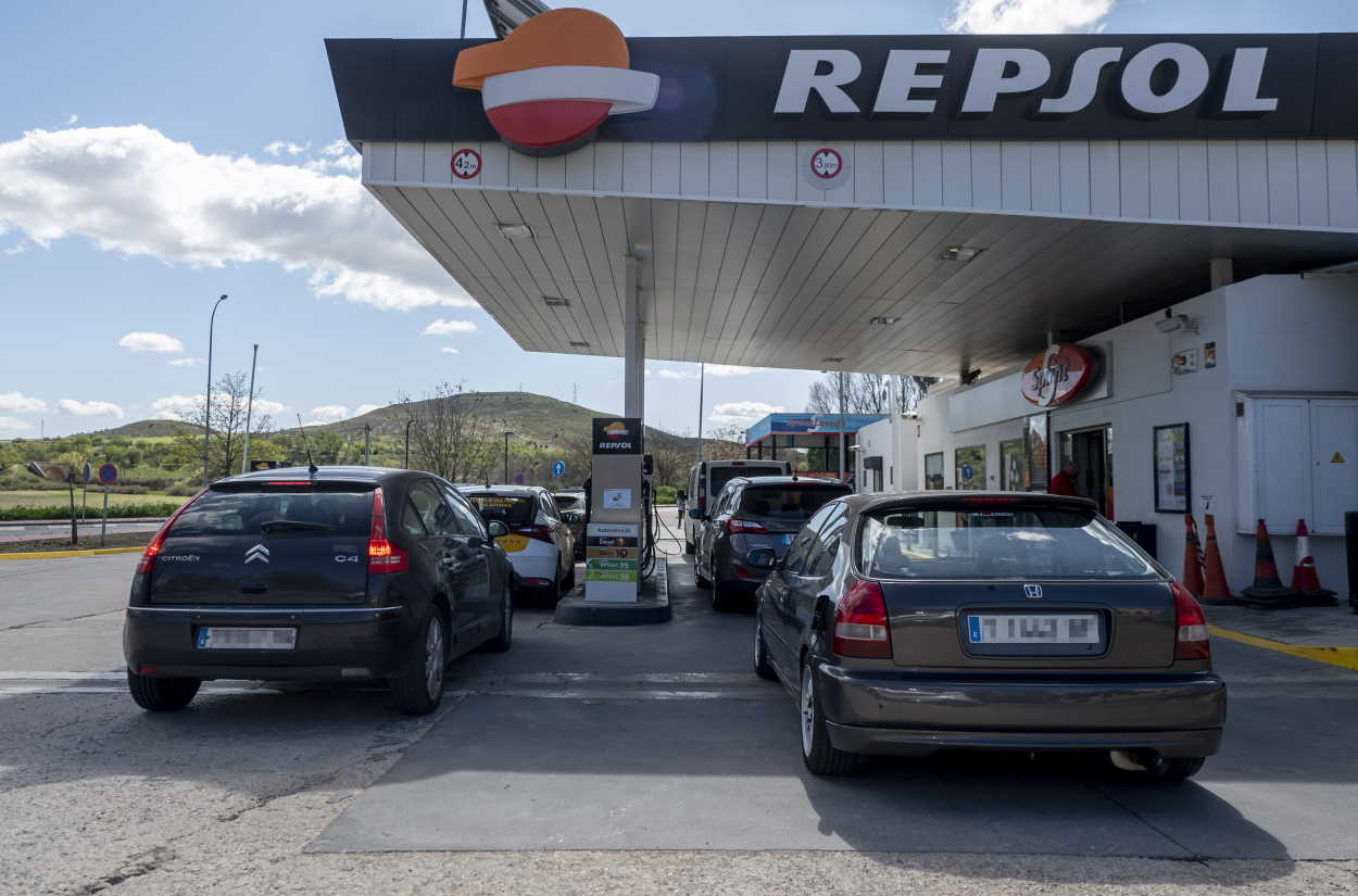 Gasolinera de Repsol en Arganda del Rey, Madrid (España). Europa Press