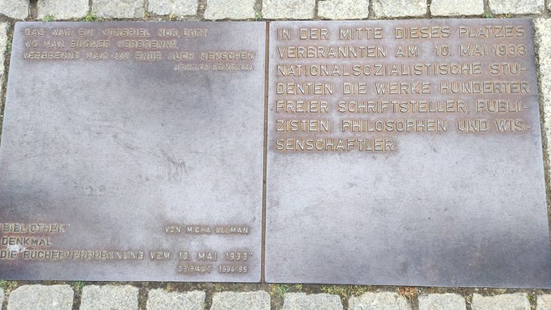 Placa con la frase de Heinrich Heine en Berlín. Foto Marta Alberca.