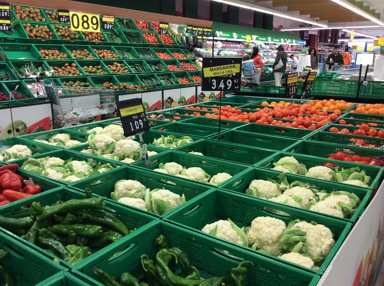 Sección de fruta y verdura de un supermercado. Archivo.