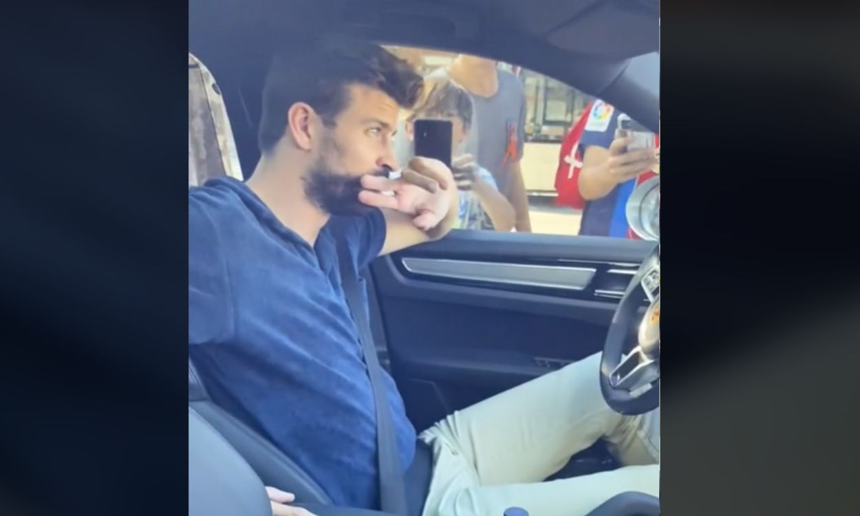 Piqué, pillado escuchando en su coche una canción de Shakira a la entrada de un partido