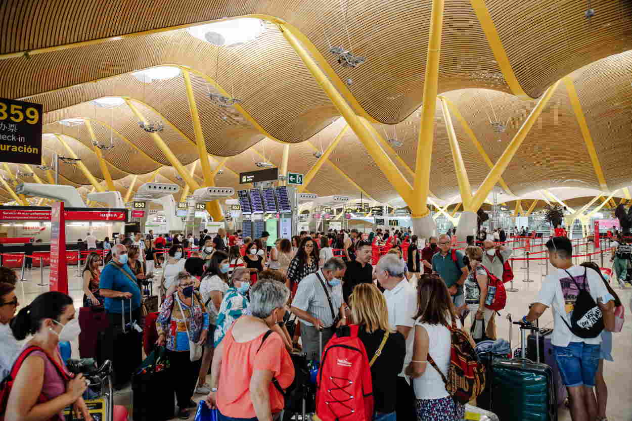 Cancelaciones en los aeropuertos de toda España en plena operación salida por huelga de tripulantes