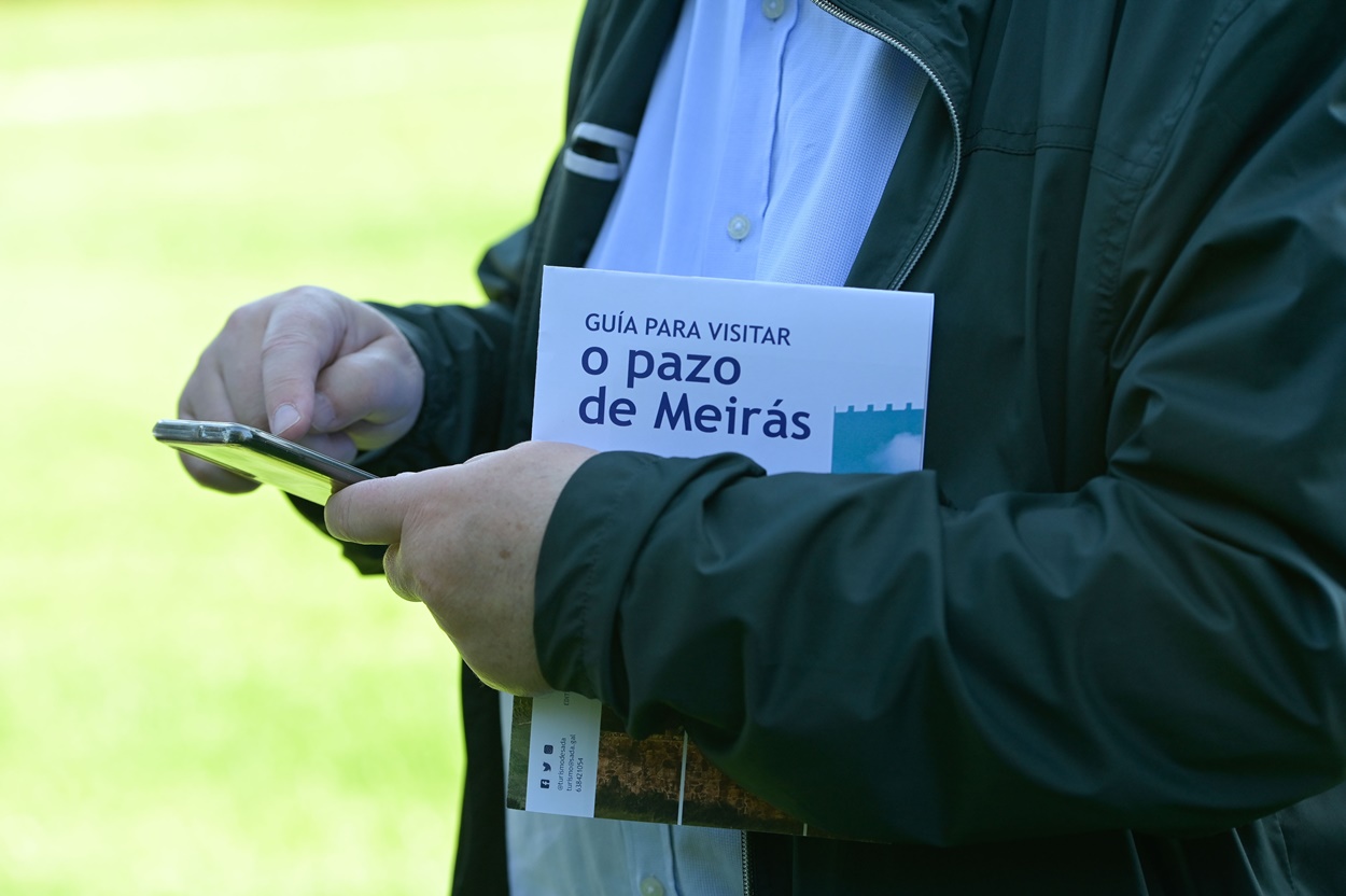 Imagen de un visitante del pazo de Meirás (Foto: Europa Press).