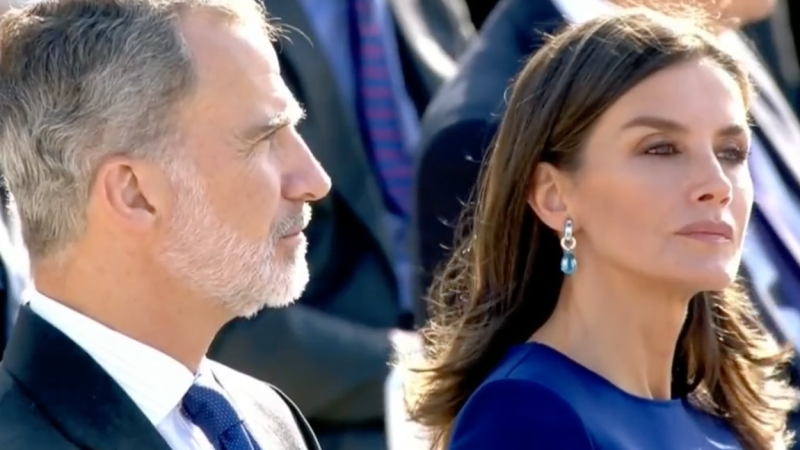 La reina Letizia Ortiz, emocionada junto a Felipe VI. EP