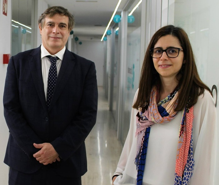 Los doctores Javier Martín Broto y Nadia Hindi