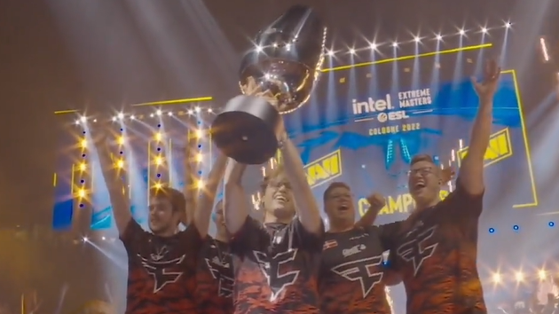 FaZe Clan levantando el título de la IEM de Colonia