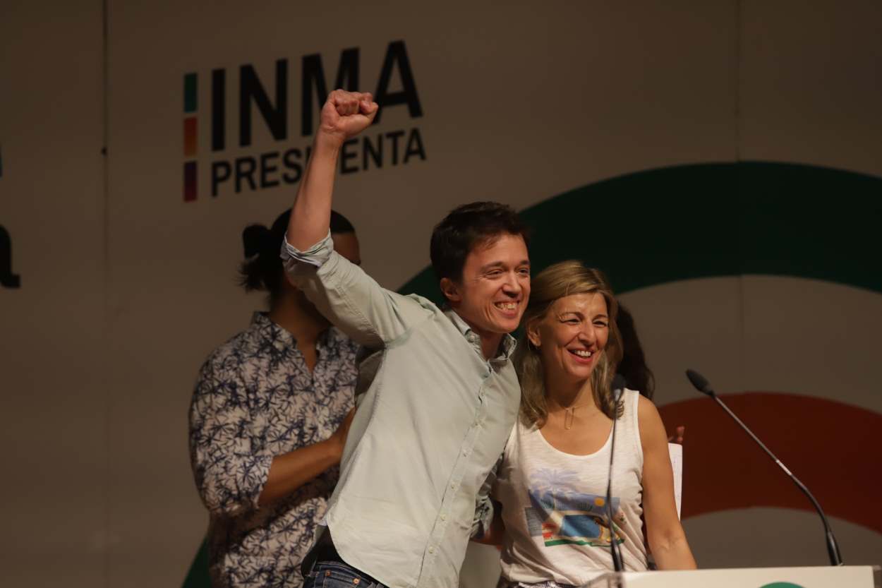 La vicepresidenta y ministra Yolanda Díaz, con el portavoz de Más País, Íñigo Errejón, en un acto electoral de campaña para los comicios autonómicos del próximo día 19 a 12 de junio del 2022 en Málaga (Andalucía, España)