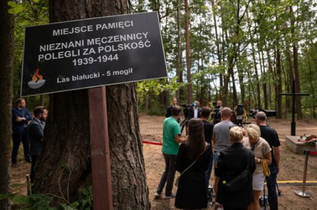 Arqueólogos polacos encuentran los restos incinerados de al menos 8.000 prisioneros en la región de Działdowo, en el norte del país
