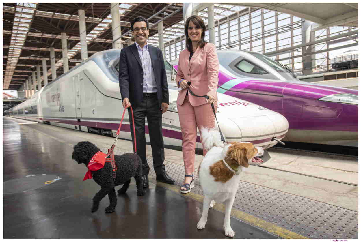 Sonia Araujo, directora general de Renfe Viajeros, y Mark El Khoury, director general de Purina