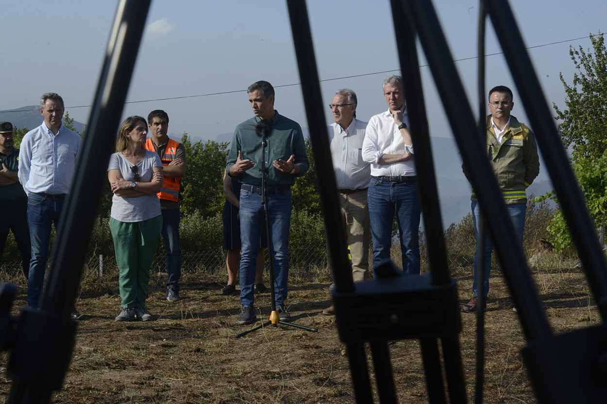 El presidente del Gobierno, Pedro Sánchez, comparece tras la visita del Puesto de Mando Avanzado de Viloira