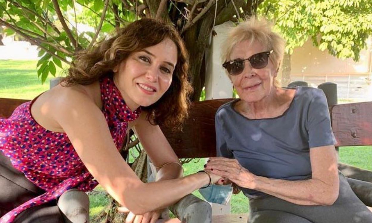 Imagen del perfil de Instagram de Isabel Díaz Ayuso con Concha Velasco en su residencia