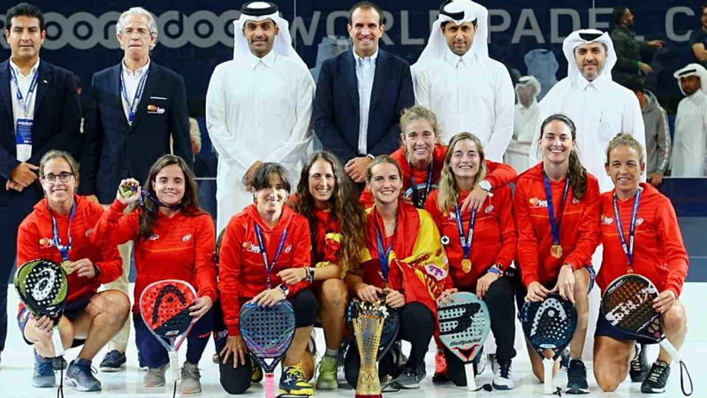 Luigi Carraro con la selección española femeninana de padel en Doha
