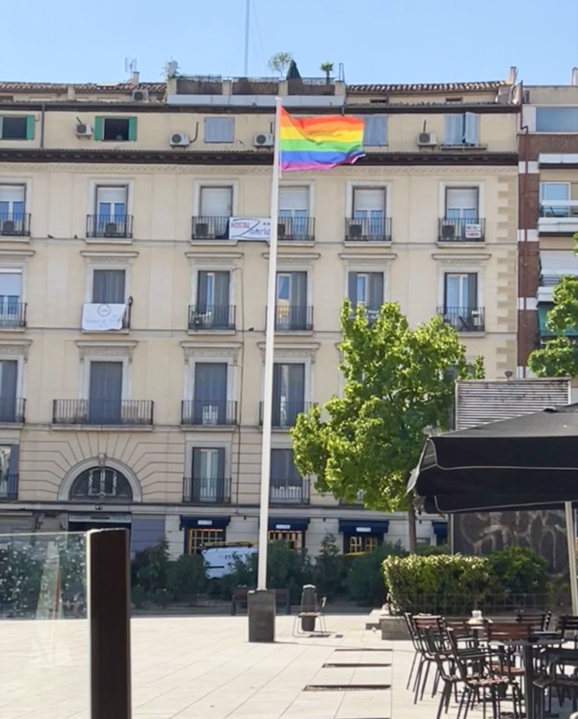 Bandera LGTB en plaza Zerolo. EP.