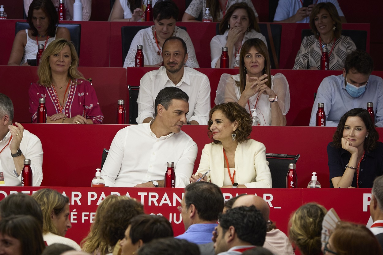 María Jesús Montero en el Comité Federal del PSOE, junto a Pedro Sánchez. EP / Jesús Hellín.