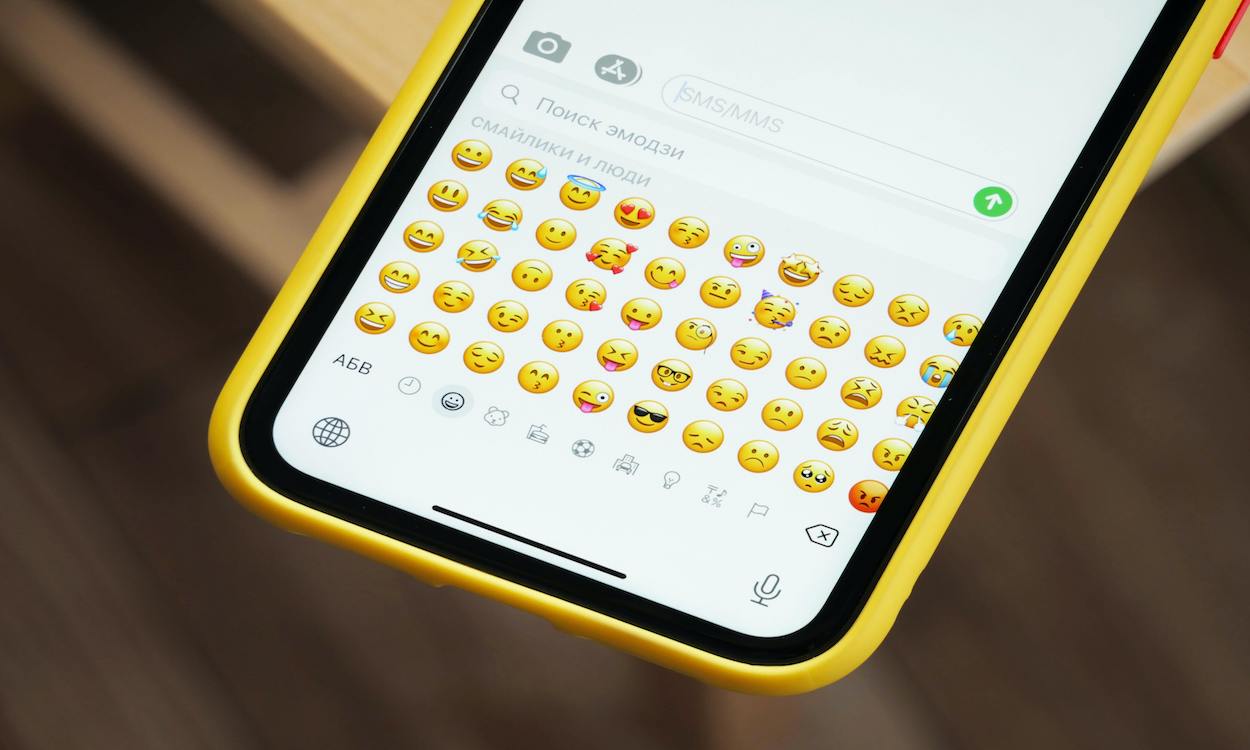 Emojis en un móvil. EP