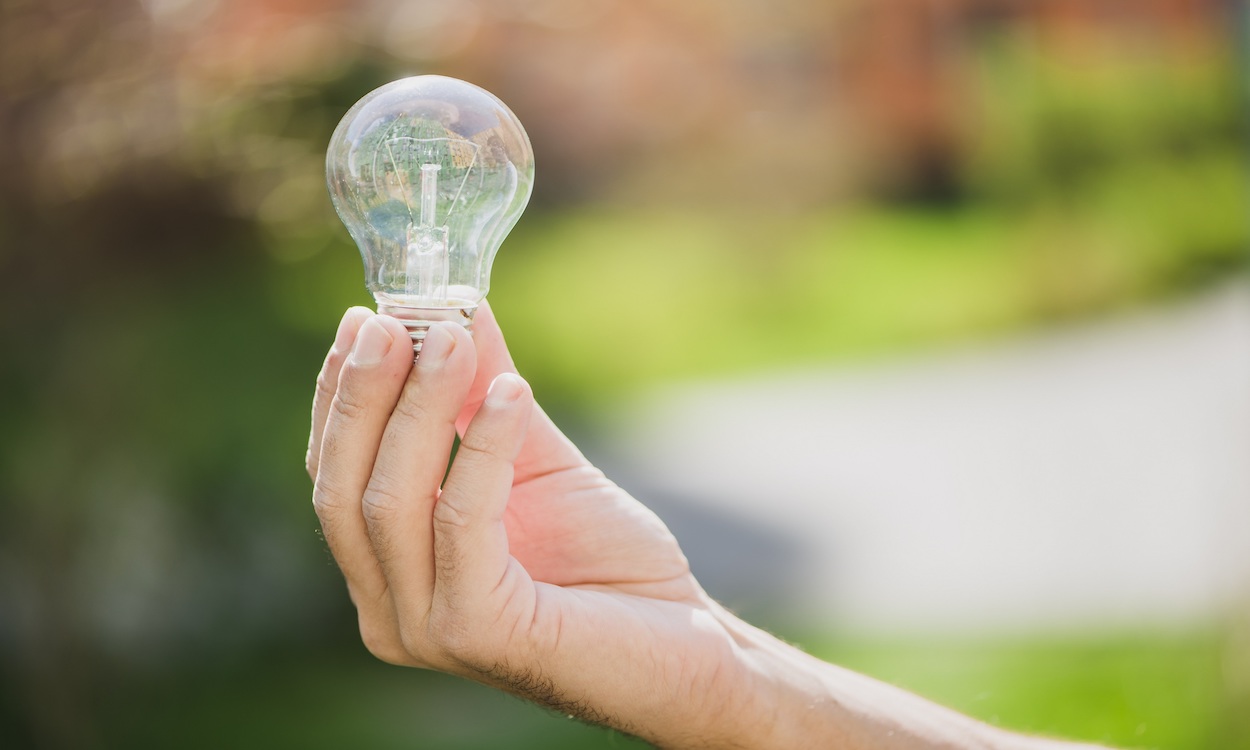 El precio de la luz subirá el próximo lunes. EP