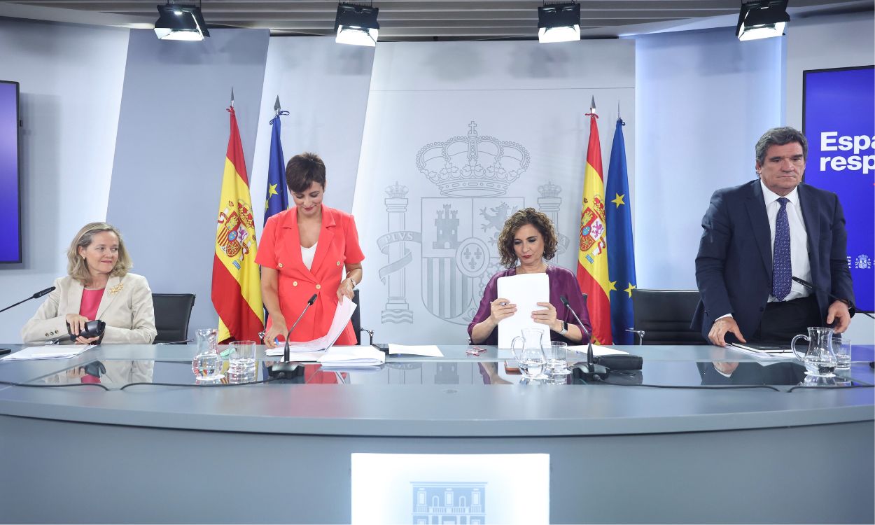 Nadia Calviño, Isabel Rodríguez, María Jesús Montero y José Luis Escrivá en una rueda de prensa tras el Consejo de Ministros. EP.