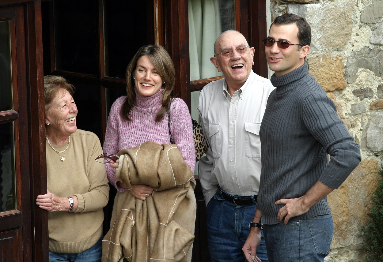 Felipe VI y Letizia de comida en casa de los abuelos. EP.