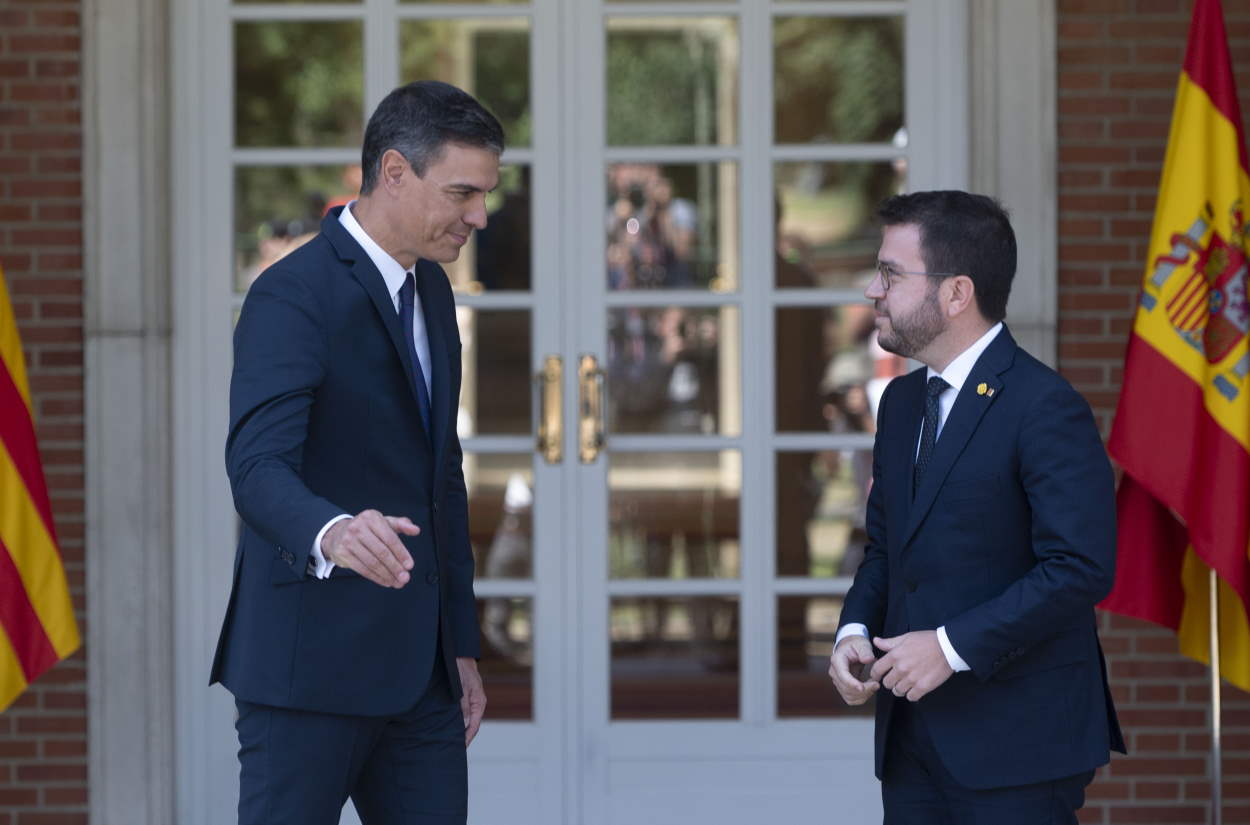 El presidente del Gobierno, Pedro Sánchez, recibe a su homólogo catalán, Pere Aragonès, se reúnen este jueves. EP