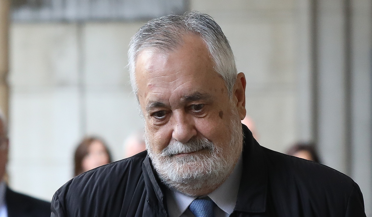 El expresidente de la Junta José Antonio Griñán, llegando al juicio del caso ERE en noviembre de 2019. MARÍA JOSÉ LÓPEZ/EP