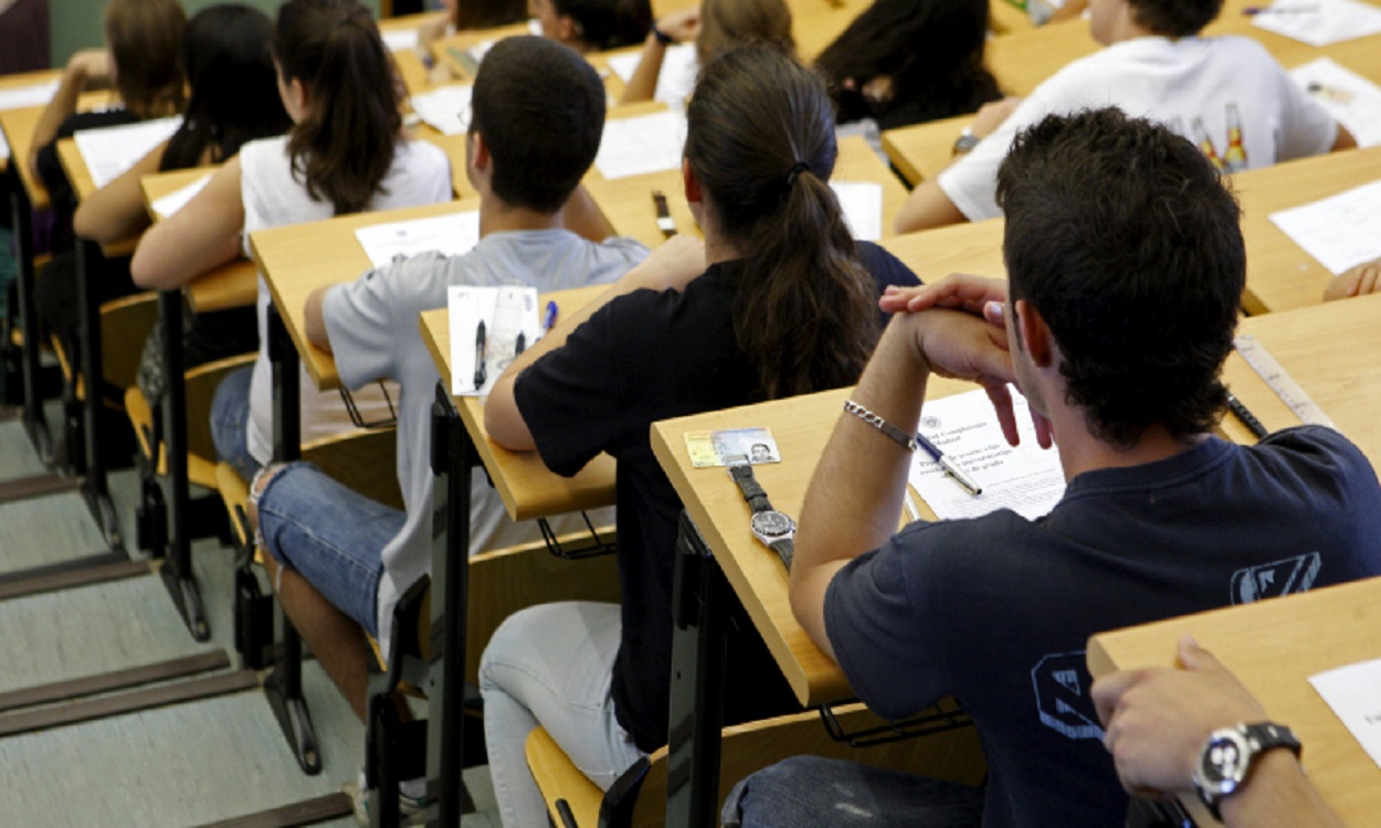 Imagen de recurso de estudiantes durante un examen. Archivo.