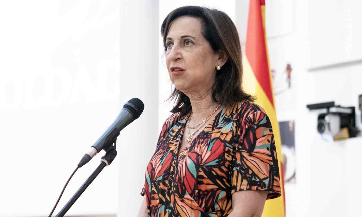 La ministra de Defensa, Margarita Robles, en la UME de la Base Aérea de Torrejón. EP