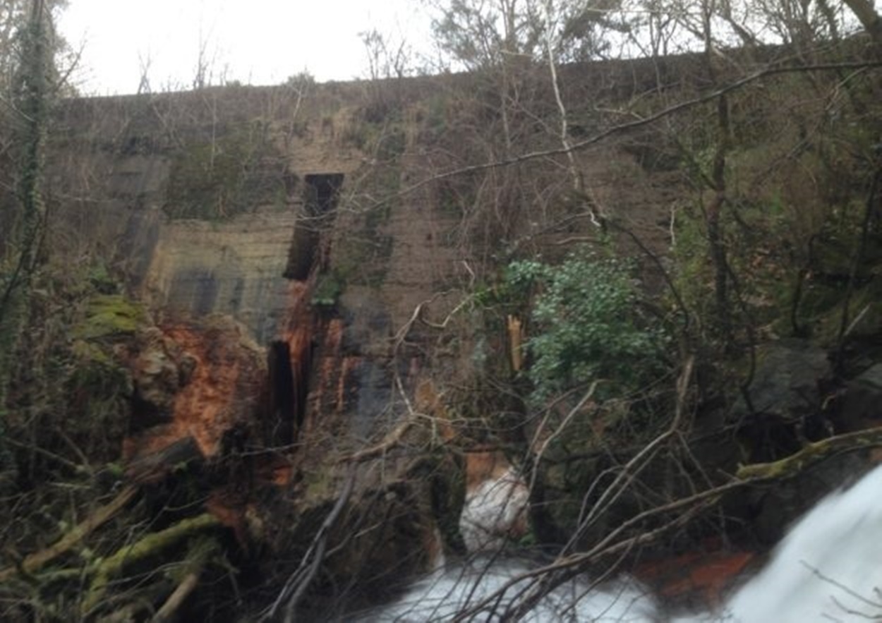 Imagen de la presa de la mina de San Finx, en Lousame, A Coruña (Foto: Europa Press).