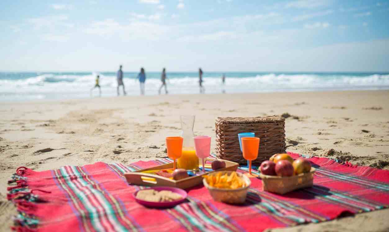 El invento definitivo de Lidl para mantener tu cerveza fría en la playa. Pexels