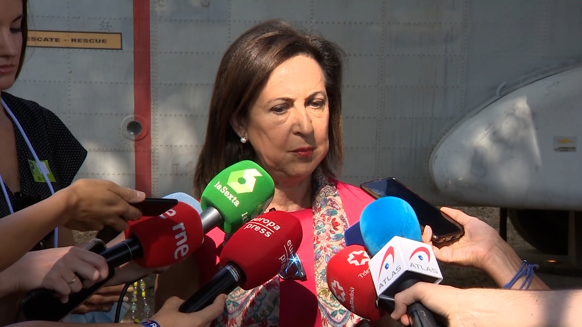 Margarita Robles, ministra de Defensa, atiende a los medios de comunicación. EP.