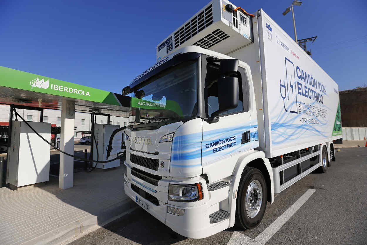Primeras pruebas de carga de vehículos de transporte de mercancías 100% eléctrico por parte de Iberdrola y Disfrimur 