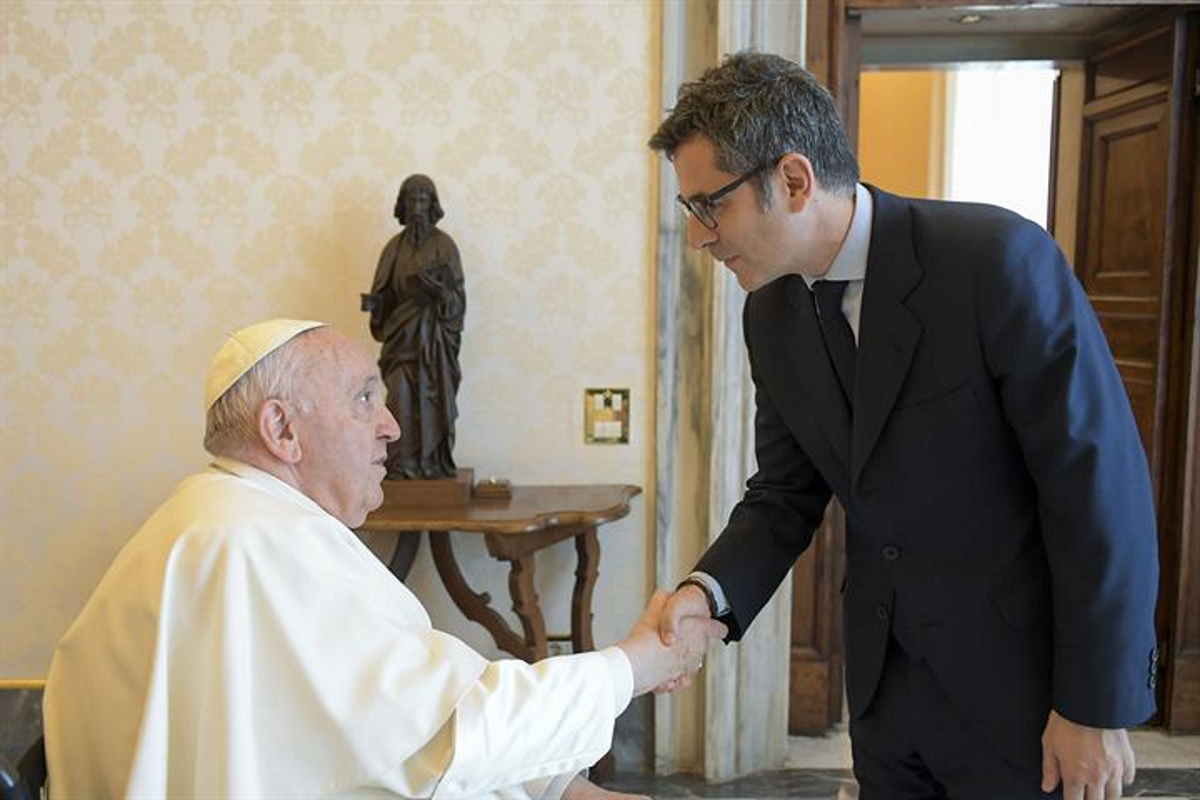 El ministro de la Presidencia, Justicia y Relaciones con las Cortes, Félix Bolaños, durante su visita al Papa Francisco en El Vaticano.
