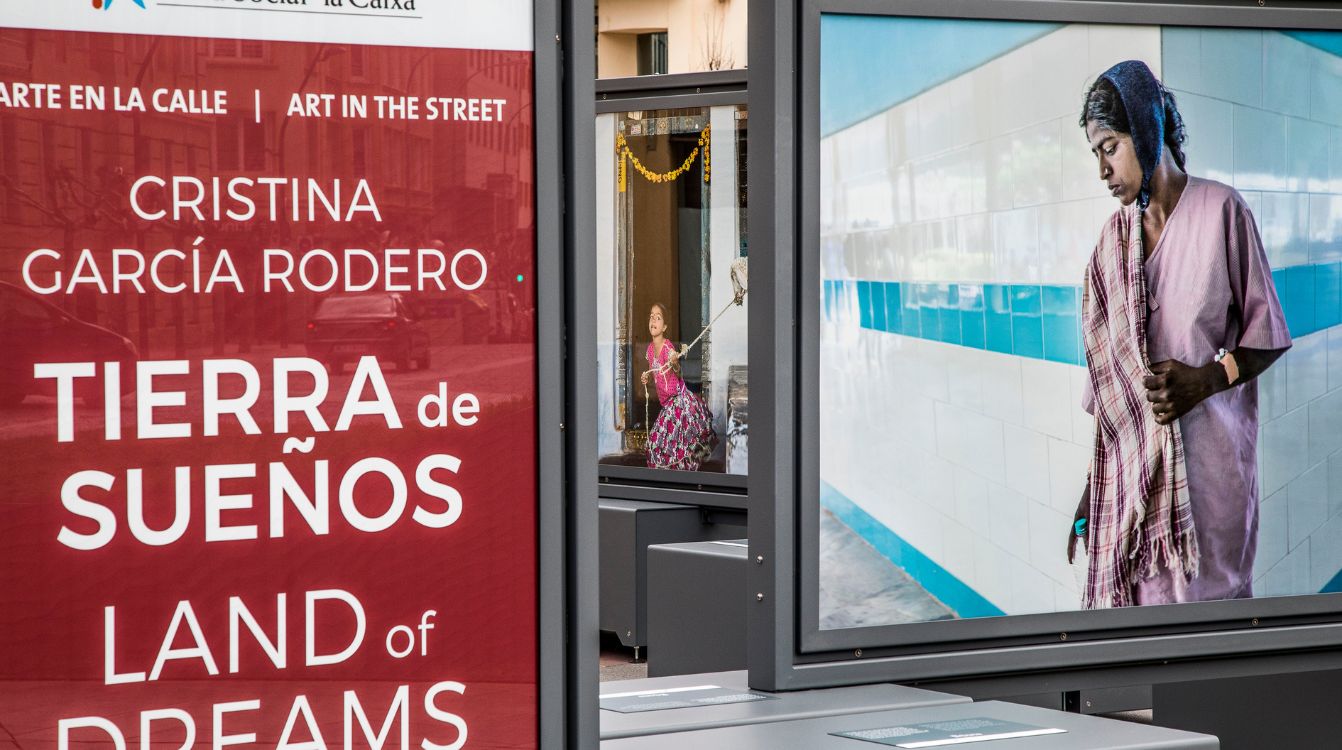 La exposición Tierra de sueños, organizada por la Fundación la Caixa, muestra 40 fotografías de la fotógrafa Cristina García Rodero