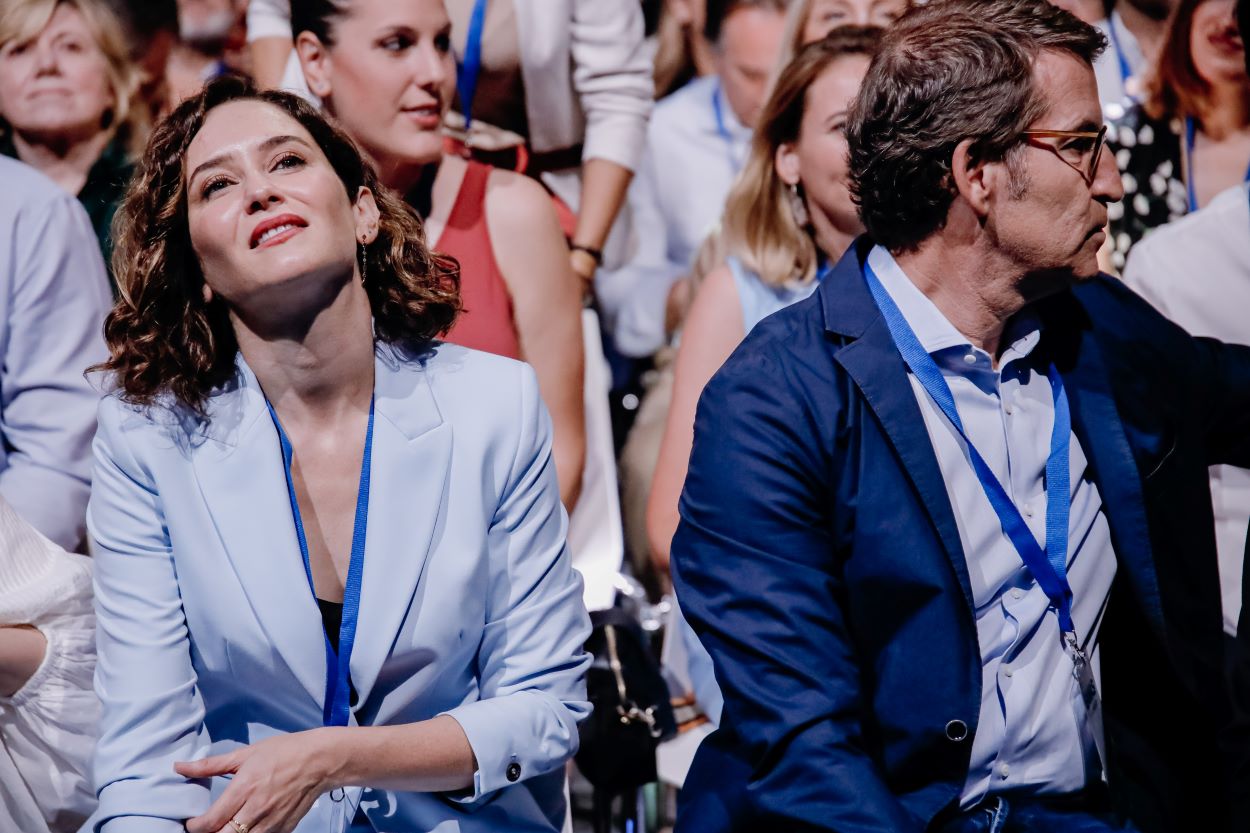 Isabel Díaz Ayuso y Alberto Núñez Feijóo, durante la clausura del XVII Congreso del PP de Madrid, en mayo pasado. CARLOS LUJÁN/ EP 