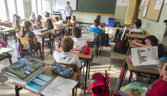 Niños en una aula.