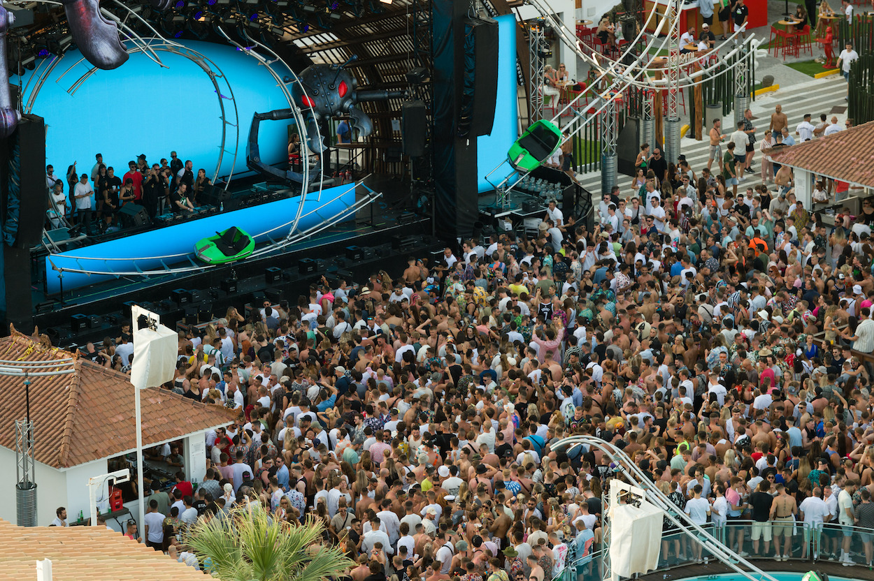 Varias personas bailan en la discoteca Ushuaia Ibiza -E.P