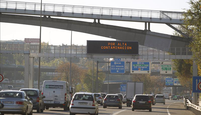 El PP se ensaña con Carmena por luchar contra la contaminación con las armas que dejó Botella