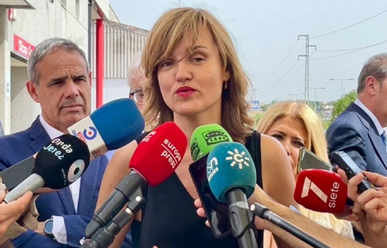 La ministra de Educación y Formación Profesional, Pilar Alegría, en declaraciones a los medios desde Jerez de la Frontera (Cádiz). EP.