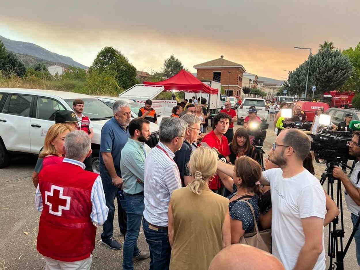 El presidente de la Generalitat Valenciana, Ximo Puig, visita las zonas afectadas por el incendio del Vall d'Ebo. EP